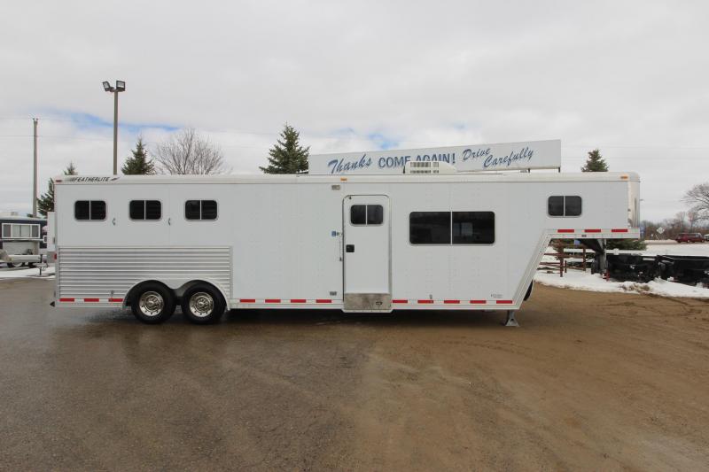2001 Featherlite 3HR 13 LQ Horse Trailer 2001 Featherlite 3HR 13 LQ Horse Trailer