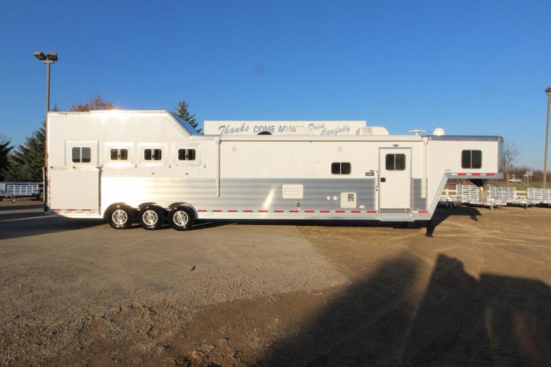 2018 Featherlite 8582 4HR 18.5 LQ Side Load Horse Trailer 2018 Featherlite 8582 4HR 18.5 LQ Side Load Horse Trailer