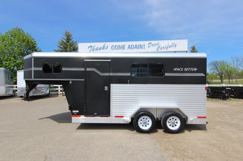 2001 Pacesetter Trailers 2HR Weekender Horse Trailer 2001 Pacesetter Trailers 2HR Weekender Horse Trailer