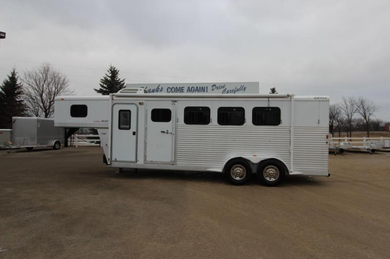2004 Exiss Trailers 4HR Weekender Horse Trailer 2004 Exiss Trailers 4HR Weekender Horse Trailer