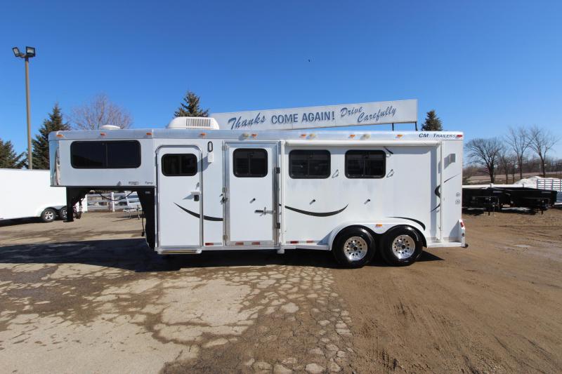 2002 CM 3HR 4 Weekender Horse Trailer 2002 CM 3HR 4 Weekender Horse Trailer