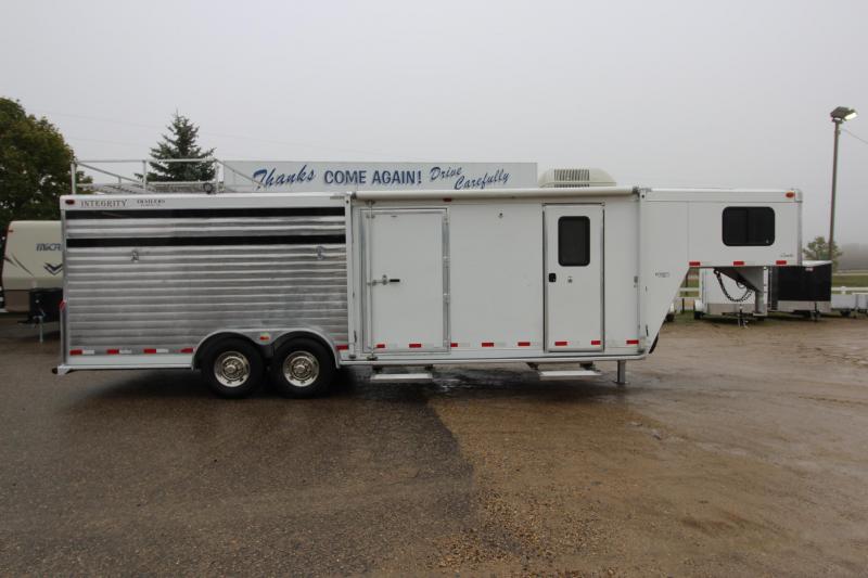 2003 Integrity Trailers 4HR Stock Combo 8 D/R Weekender Horse Trailer 2003 Integrity Trailers 4HR Stock Combo 8 D/R Weekender Horse Trailer