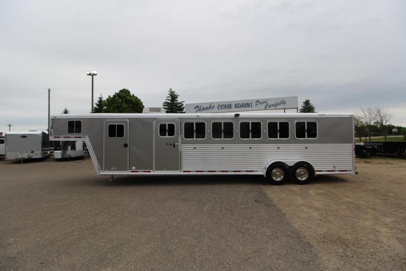 2006 Featherlite 6HR 6 D/R Horse Trailer 2006 Featherlite 6HR 6 D/R Horse Trailer