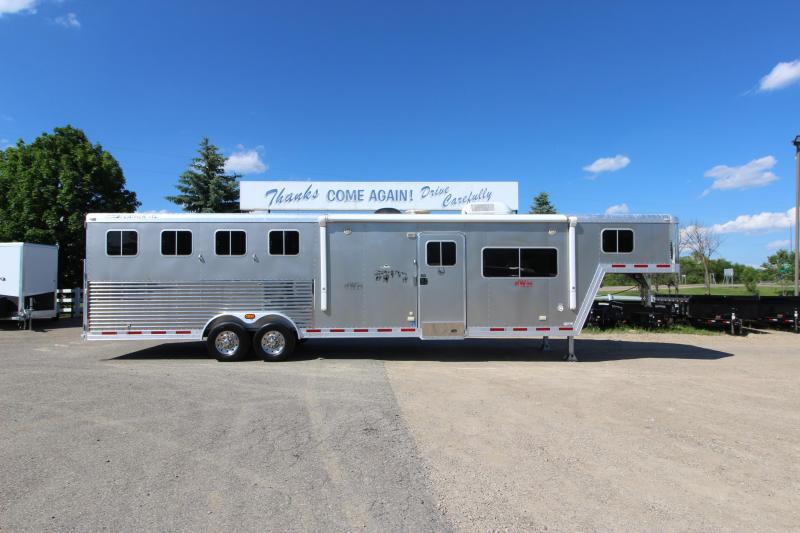 2007 Featherlite 4HR 13.5 LQ Horse Trailer 2007 Featherlite 4HR 13.5 LQ Horse Trailer