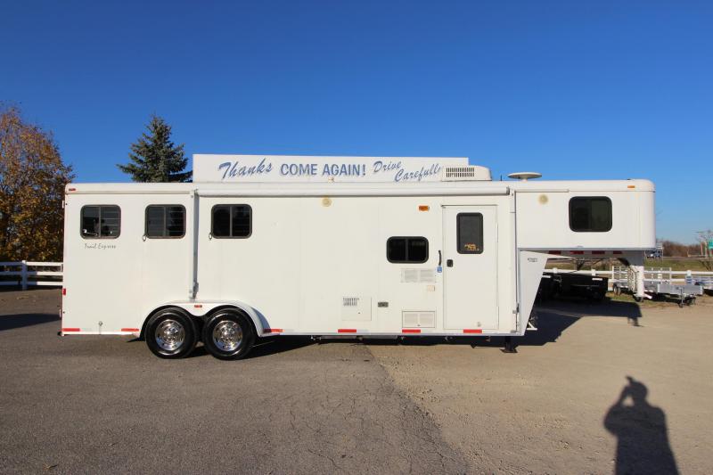 2007 Bison Trailers 3HR LQ Horse Trailer 2007 Bison Trailers 3HR LQ Horse Trailer