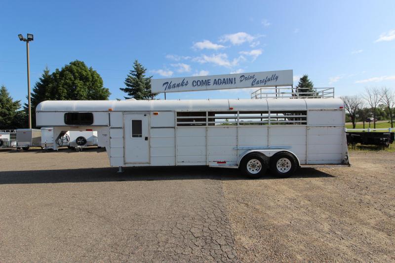 2001 Other Hookon 3HR Weekender Horse Trailer 2001 Other Hookon 3HR Weekender Horse Trailer