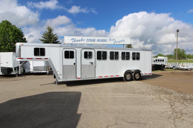 2004 Featherlite 5HR GN Horse Trailer 2004 Featherlite 5HR GN Horse Trailer