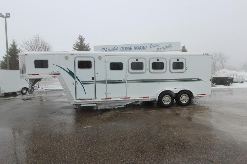 2001 Exiss Trailers 4HR Weekender Horse Trailer 2001 Exiss Trailers 4HR Weekender Horse Trailer