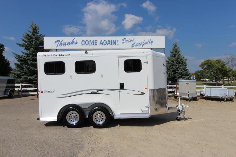 2019 Trails West Manufacturing Classic II 2HR BP Horse Trailer 2019 Trails West Manufacturing Classic II 2HR BP Horse Trailer
