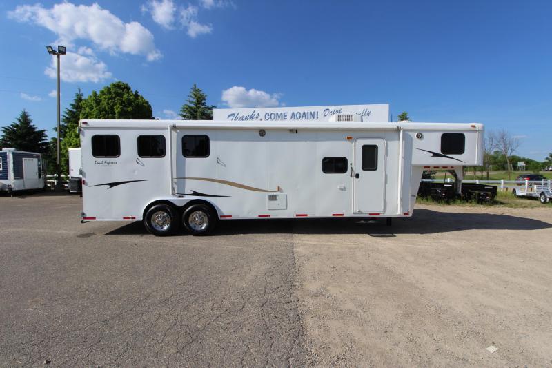 2011 Bison Trailers 3HR 12 LQ w/Slide Horse Trailer 2011 Bison Trailers 3HR 12 LQ w/Slide Horse Trailer