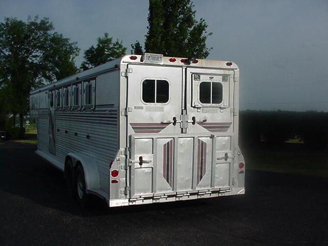 1989 4-Star Trailers 5H GN Mid Tack Ramps Horse Trailer 1989 4-Star Trailers 5H GN Mid Tack Ramps Horse Trailer