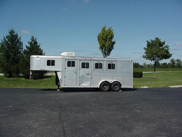 1996 Sooner 3H Weekender Horse Trailer 1996 Sooner 3H Weekender Horse Trailer