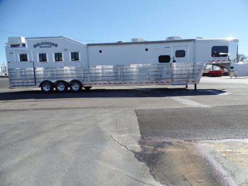 2016 Bloomer 4 Horse PC Load 17.5ft sw Bunk Beds Horse Trailer 2016 Bloomer 4 Horse PC Load 17.5ft sw Bunk Beds Horse Trailer