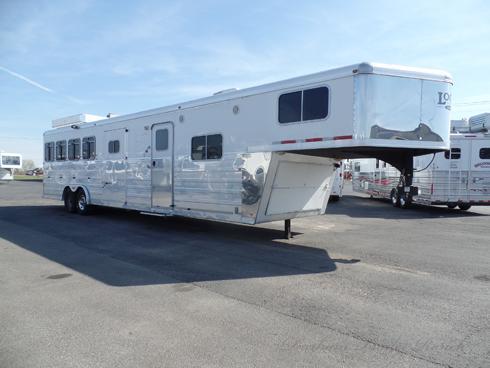 2006 Logan Coach 4H Aluminum XTR 13.5 SW Horse Trailer 2006 Logan Coach 4H Aluminum XTR 13.5 SW Horse Trailer