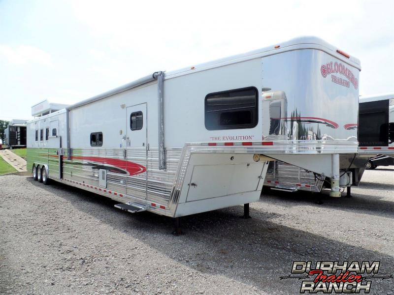 2008 Bloomer 4H 21ft SW LQ w/ 7ft Slide Rev.Load and Bunk Room Horse Trailer 2008 Bloomer 4H 21ft SW LQ w/ 7ft Slide Rev.Load and Bunk Room Horse Trailer