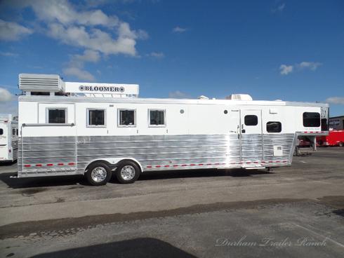 2017 Bloomer 4 Horse PC Load 11' Short Wall 2017 Bloomer 4 Horse PC Load 11' Short Wall