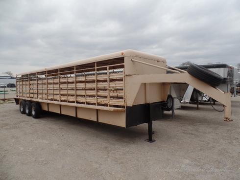 1987 WW 32' Gooseneck Stock Trailer 1987 WW 32' Gooseneck Stock Trailer