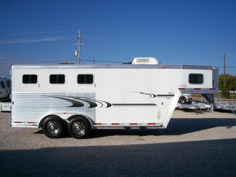 2005 Exiss 3 horse with 4.5 Living Quarter 2005 Exiss 3 horse with 4.5 Living Quarter