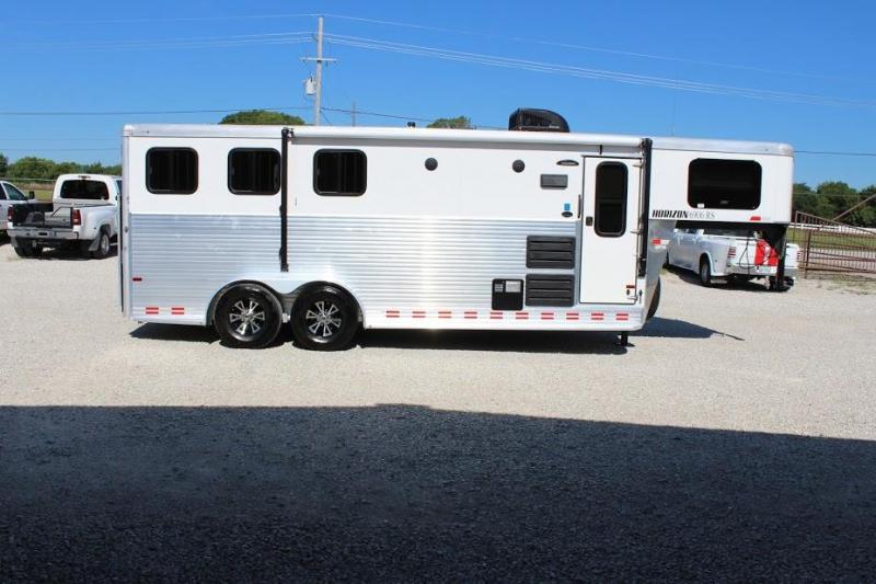 2016 Sundowner 3 horse with 6' Living Quarter 2016 Sundowner 3 horse with 6' Living Quarter