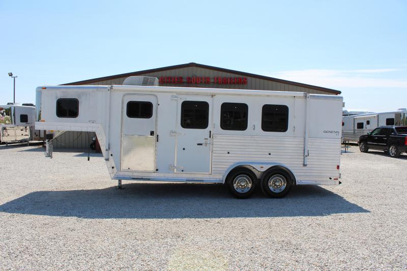 2003 Kiefer Built Weekender Horse Trailer 2003 Kiefer Built Weekender Horse Trailer