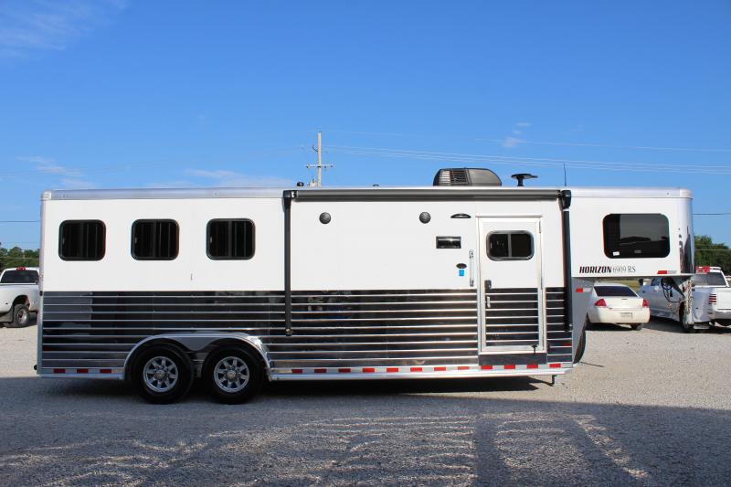 2020 Sundowner 3 horse with 9' Living Quarter 2020 Sundowner 3 horse with 9' Living Quarter
