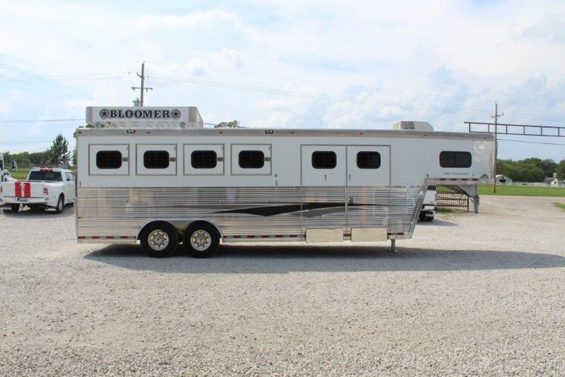 2007 Bloomer 4 horse w/side tack 2007 Bloomer 4 horse w/side tack