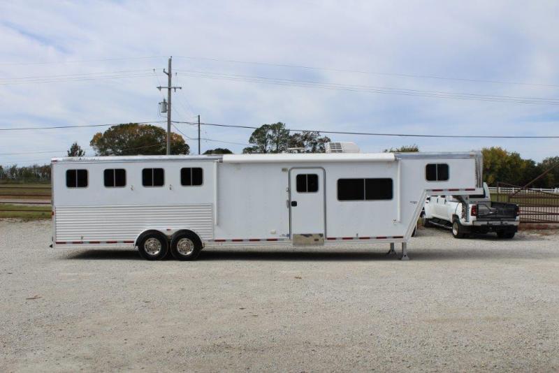 2007 Featherlite 4 horse with 13' LQ 2007 Featherlite 4 horse with 13' LQ