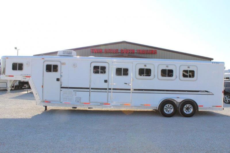 2001 Exiss Trailers SS/406 MT Horse Trailer 2001 Exiss Trailers SS/406 MT Horse Trailer