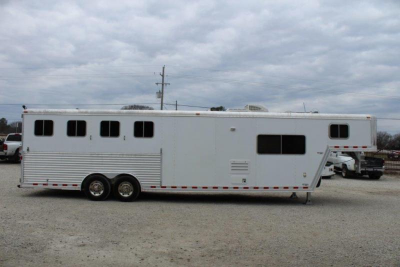 2005 Featherlite 12 LQ Horse Trailer 2005 Featherlite 12 LQ Horse Trailer