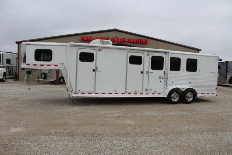 2003 Kiefer 3 horse 8' LQ with MidTack 2003 Kiefer 3 horse 8' LQ with MidTack