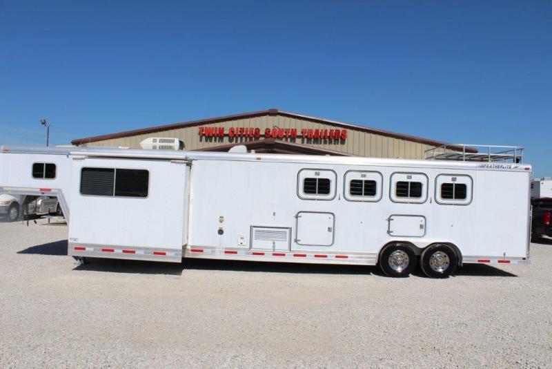 1997 Featherlite 4 horse with 13' LQ with MidTack 1997 Featherlite 4 horse with 13' LQ with MidTack