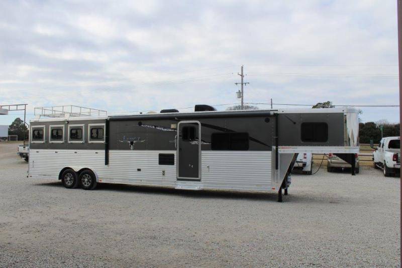 2014 Lakota 4 horse with 14' Living Quarter with Slide Out 2014 Lakota 4 horse with 14' Living Quarter with Slide Out