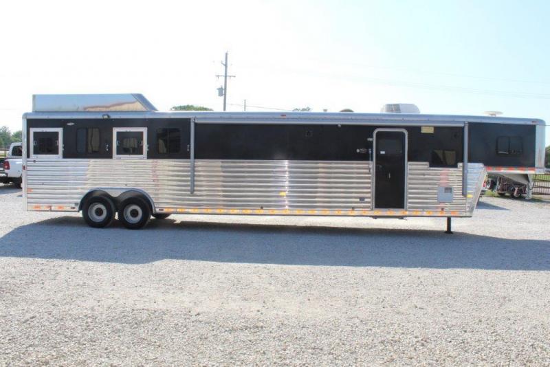 2006 Hart 4 horse with 13' Living Quarter and Midtack 2006 Hart 4 horse with 13' Living Quarter and Midtack