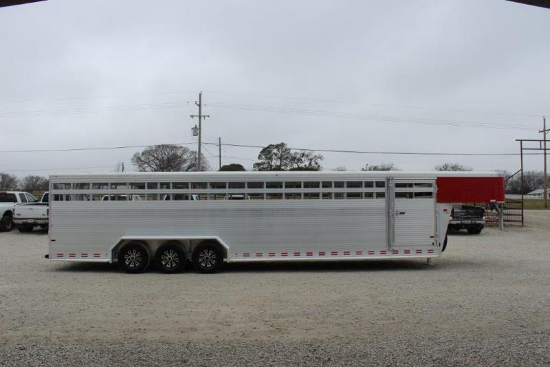2016 Sundowner 32' Stock Trailer 2016 Sundowner 32' Stock Trailer