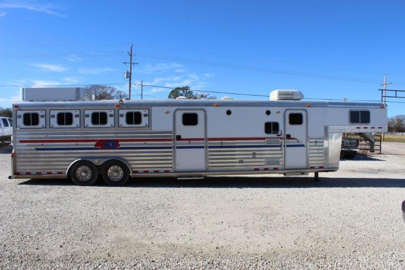 2002 4-Star Trailers 13 Living Quarter Horse Trailer 2002 4-Star Trailers 13 Living Quarter Horse Trailer