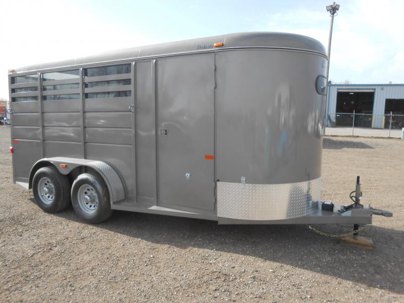 2019 CM DAKOTA 3 Horse Slant Trailer 2019 CM DAKOTA 3 Horse Slant Trailer