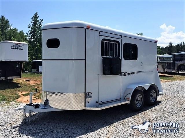 2019 Bee 2 Horse Slant Load Bumper Pull- FULLY ENCLOSED! 2019 Bee 2 Horse Slant Load Bumper Pull- FULLY ENCLOSED!