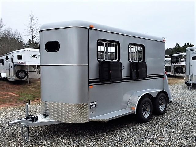 2019 Bee 2 Horse Slant Load Bumper Pull w/DROP WINDOWS 2019 Bee 2 Horse Slant Load Bumper Pull w/DROP WINDOWS