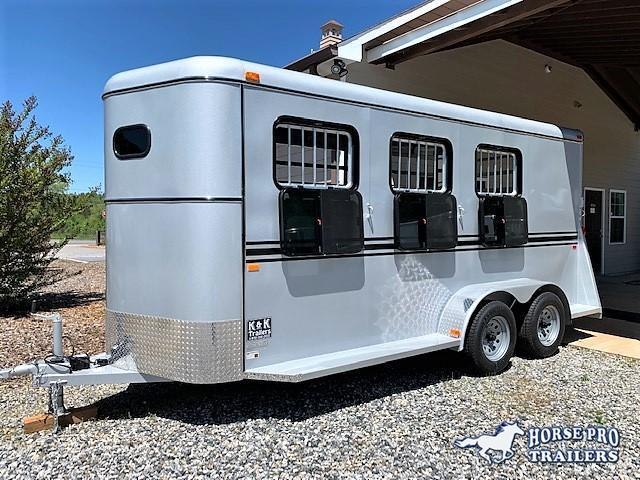 2019 Bee 3 Horse Slant Load Bumper Pull- DROP WINDOWS on Head 2019 Bee 3 Horse Slant Load Bumper Pull- DROP WINDOWS on Head
