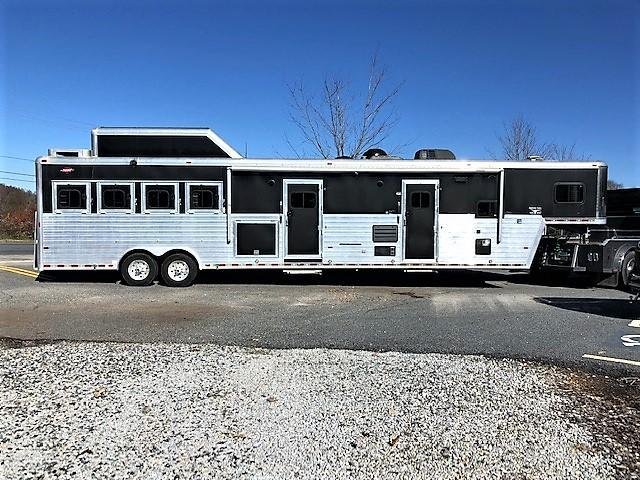 2009 Hart 4 Horse 18' Outlaw Living Quarters w/Slide Out OUTSIDE ENTERTAINMENT CENTER GENERATOR & MUCH MORE!! 2009 Hart 4 Horse 18' Outlaw Living Quarters w/Slide Out OUTSIDE ENTERTAINMENT CENTER GENERATOR & MUCH MORE!!