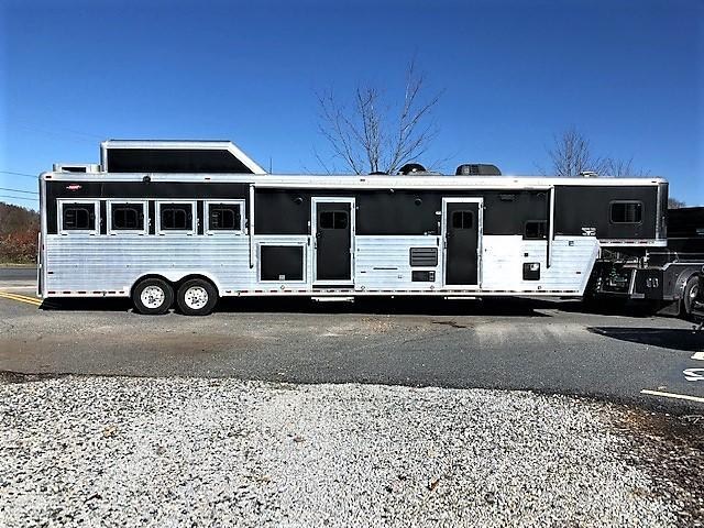 2009 Hart 4 Horse 18' Outlaw Living Quarters w/Slide Out OUTSIDE ENTERTAINMENT CENTER GENERATOR & MUCH MORE!! 2009 Hart 4 Horse 18' Outlaw Living Quarters w/Slide Out OUTSIDE ENTERTAINMENT CENTER GENERATOR & MUCH MORE!!