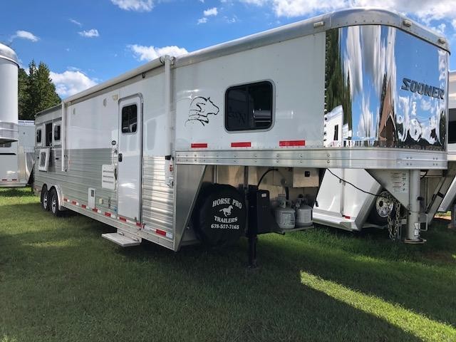 2015 Sooner 3 Horse 13' Sierra Living Quarters 2015 Sooner 3 Horse 13' Sierra Living Quarters