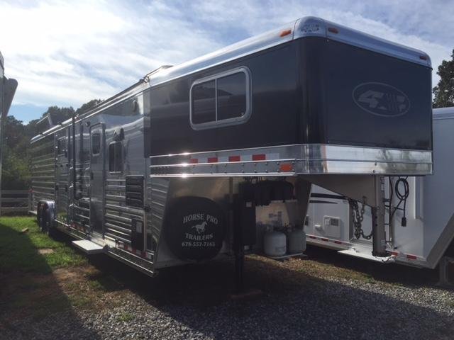 2015 4-Star Stock Combo 11' Sierra Living Quarters w/Roller Gate 2015 4-Star Stock Combo 11' Sierra Living Quarters w/Roller Gate