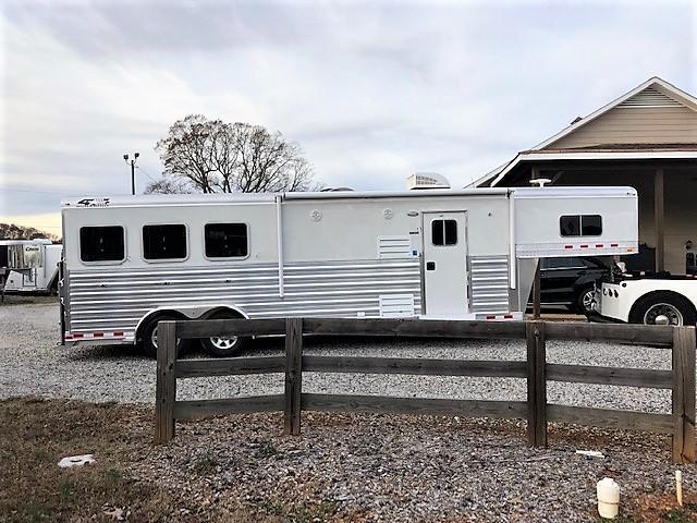 2019 4-Star 3 Horse 10'6 Outback Living Quarters w/RAMP 2019 4-Star 3 Horse 10'6 Outback Living Quarters w/RAMP