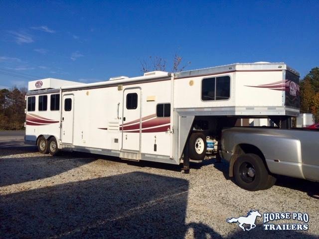 2008 Lakota 3 Horse 10' Living Quarters w/Slide Out & Midtack! 2008 Lakota 3 Horse 10' Living Quarters w/Slide Out & Midtack!
