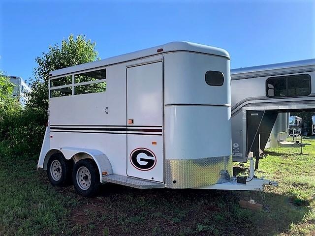2015 Bee 2 Horse Slant Load Bumper Pull w/DROP WINDOWS 2015 Bee 2 Horse Slant Load Bumper Pull w/DROP WINDOWS