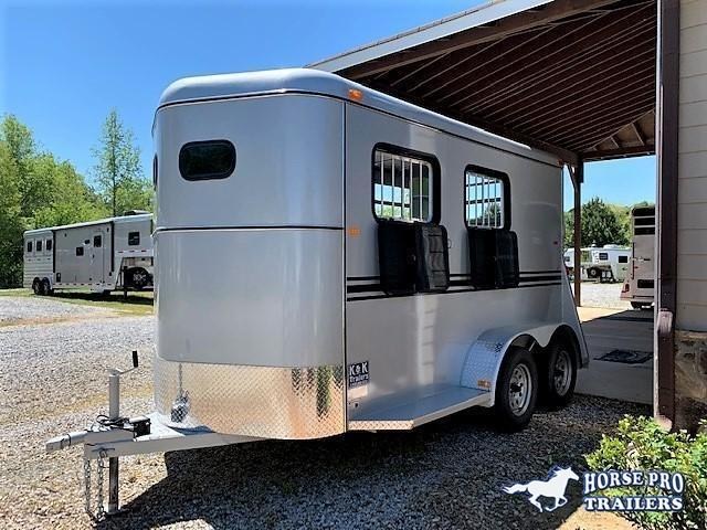 2020 Bee 2 Horse Slant Load Bumper Pull w/DROP WINDOWS 2020 Bee 2 Horse Slant Load Bumper Pull w/DROP WINDOWS