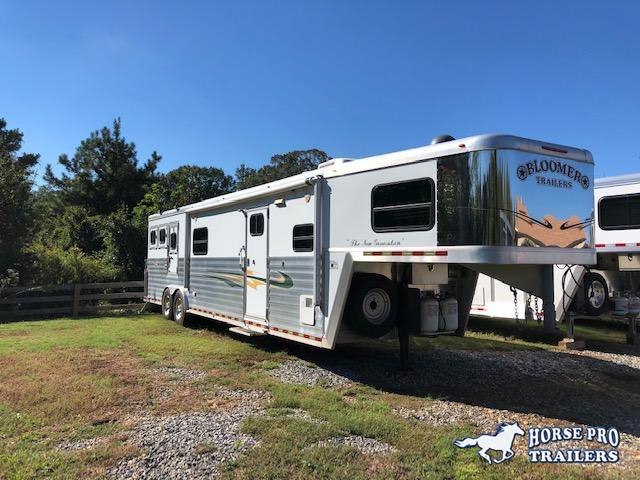 2006 Bloomer 3 Horse 17' Living Quarters w/Generator & 2nd Bedroom w/Bunk! 2006 Bloomer 3 Horse 17' Living Quarters w/Generator & 2nd Bedroom w/Bunk!