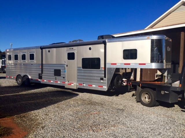 2019 Exiss Endeavor 4 Horse 14' Living Quarters w/Slide Out Sofa & Dinette 2019 Exiss Endeavor 4 Horse 14' Living Quarters w/Slide Out Sofa & Dinette