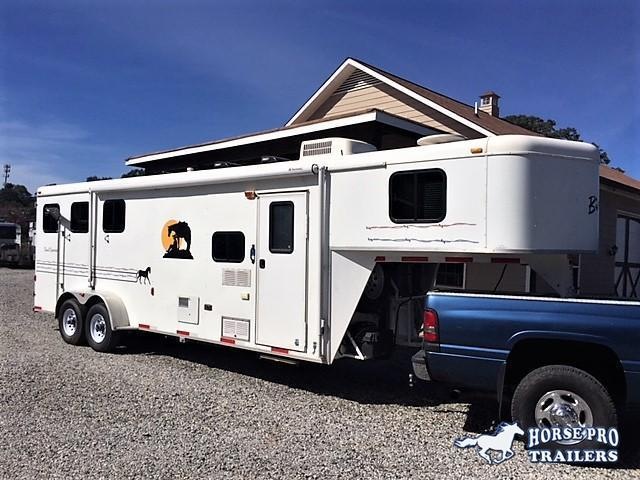 2007 Bison 3 Horse 8' Living Quarters 2007 Bison 3 Horse 8' Living Quarters
